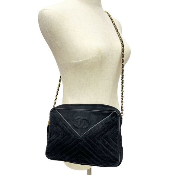 CHANEL Black Shoulder Bag - Picture 7 of 8